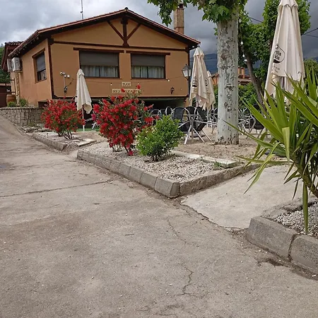 La Muralla De Gredos * Madrigal de la Vera