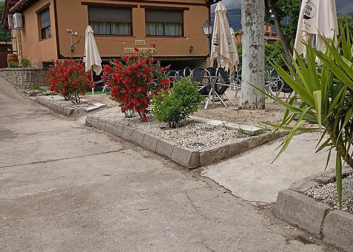 La Muralla De Gredos * Madrigal de la Vera